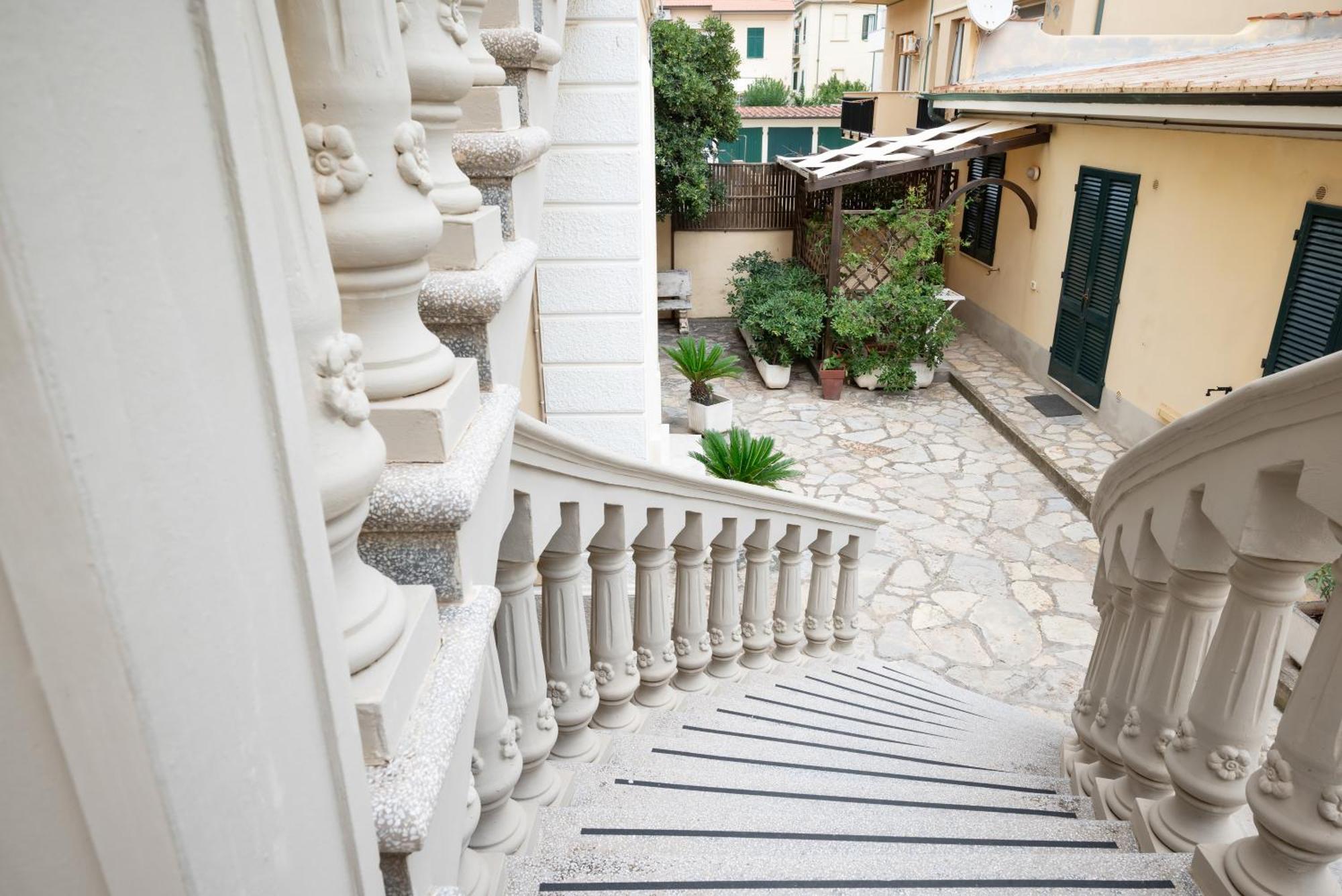 Villa Liberty San Vincenzo Eksteriør billede