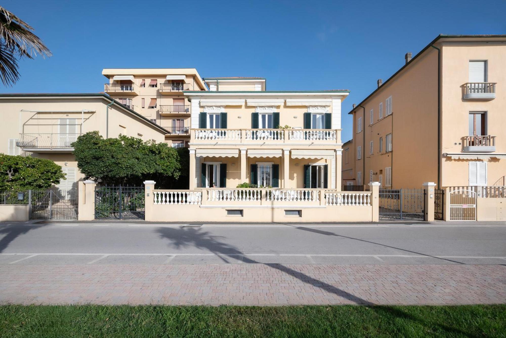 Villa Liberty San Vincenzo Eksteriør billede