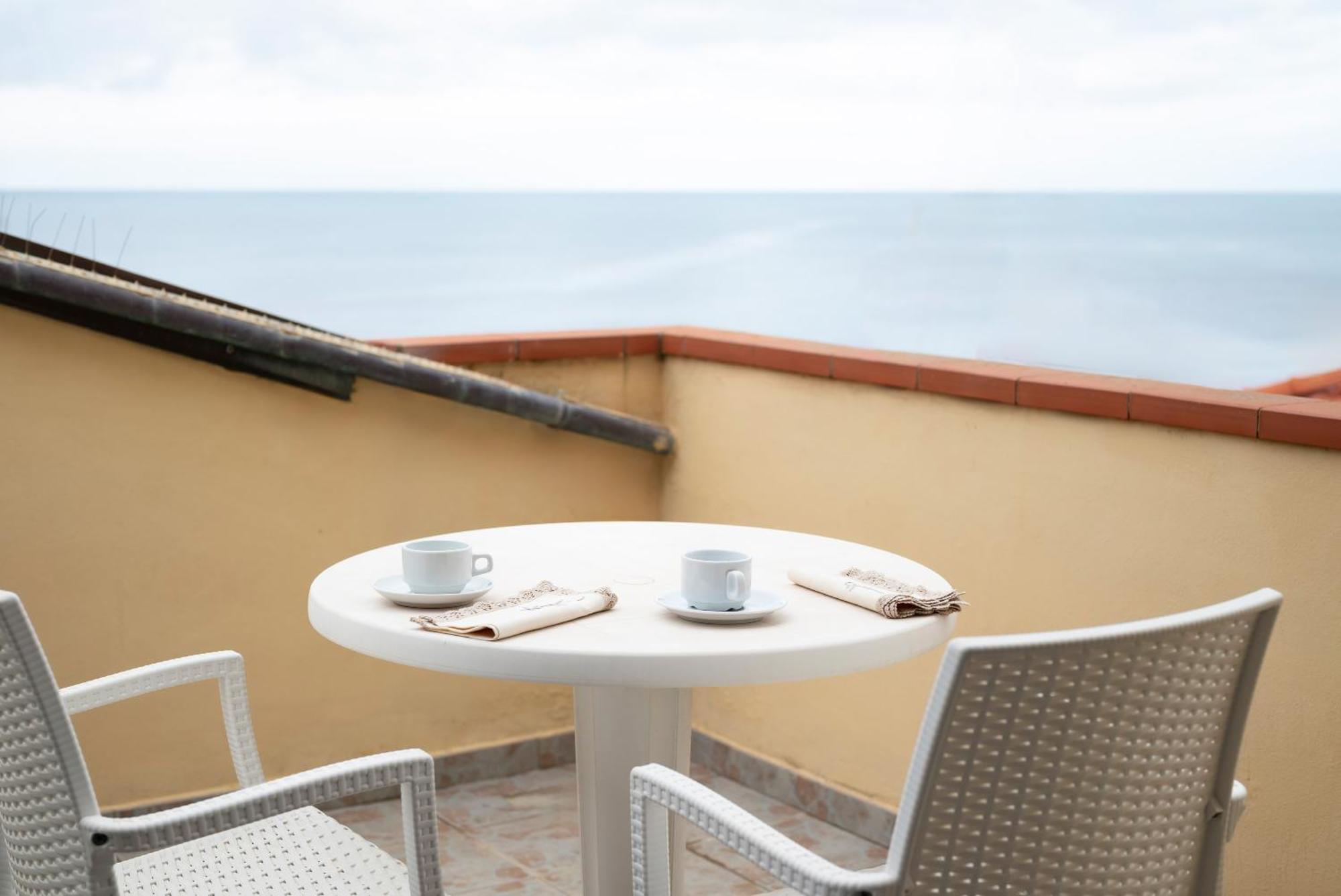 Villa Liberty San Vincenzo Eksteriør billede